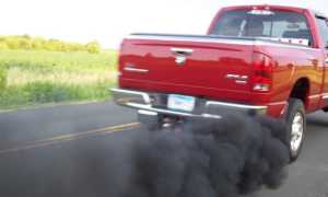 Черный дым из выхлопной трубы, бензин или карбюратор: причины и решения