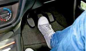 При нажатии на педаль тормоза слышно шипение ваз 2114: возможные причины и решения