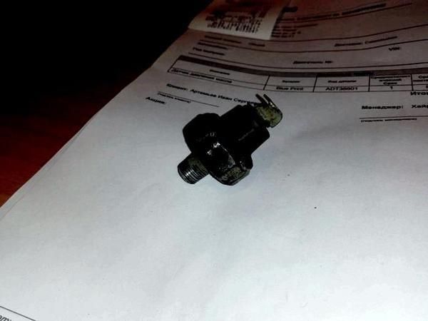 Датчик давления масла Митсубиси Лансер 9: замена