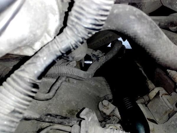 Датчик давления масла Митсубиси Лансер 9: замена