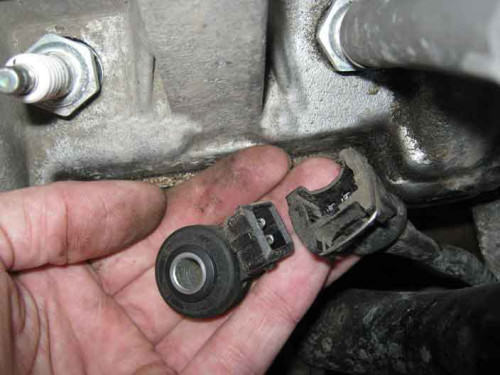 Датчик детонации ВАЗ 2112: где находится, замена, неисправности