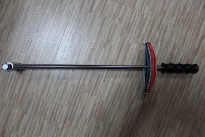 Динамометрический ключ для выполнения работ на 16-клапанном двигателе