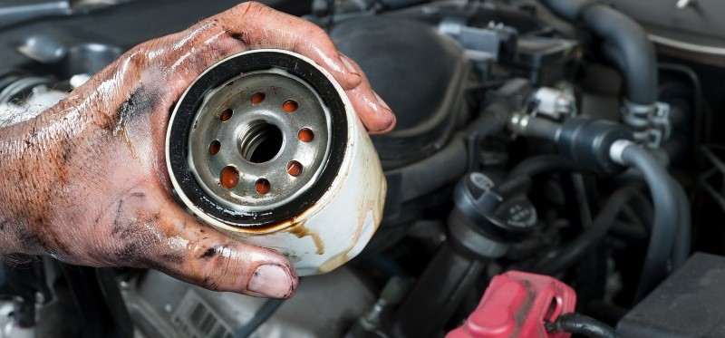 горит лампа давления масла