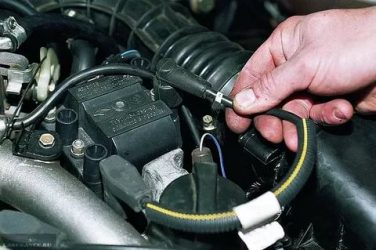 Как проверить искру на инжекторном двигателе?