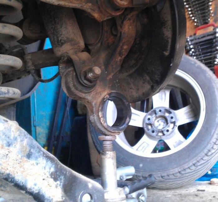 как заменить сайлентблок задней балки