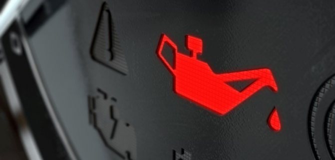 на холостых оборотах загорается лампочка давления масла