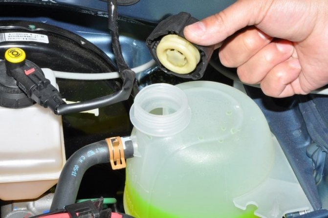 Нарушение герметичности расширительного бачка в авто