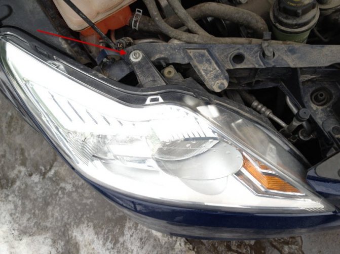 откручиваем верхний болт