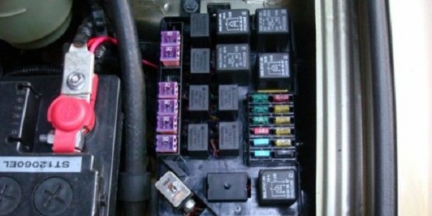 под капотом