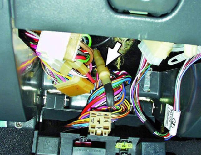 Расположение дополнительного предохранителя в монтажном блоке