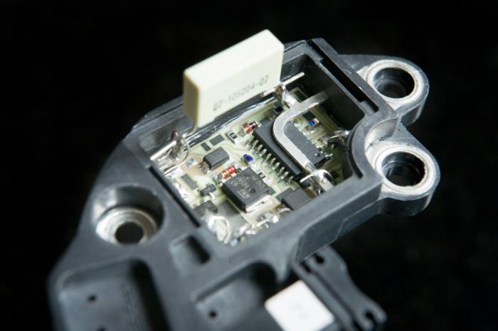 регулятор напряжения автомобильного генератора