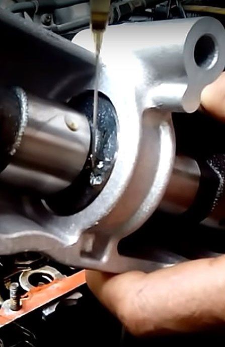 Смазка распредвала перед установкой