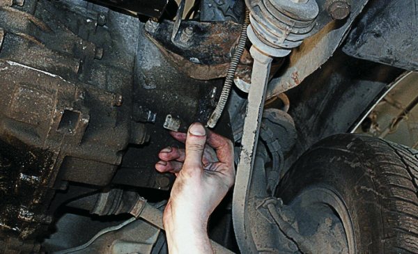 Замена ДЗХ – не самая чистая работа