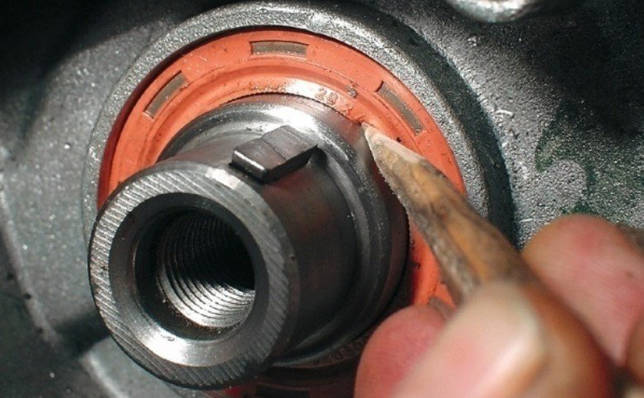 Заправка сальника в маслонасос ВАЗ 2114