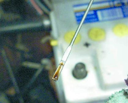 Щуп с отметками уровня масла