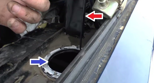 Замена датчика в баке