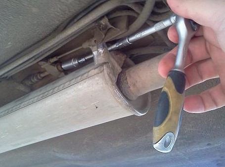 ослабление тросика ручника